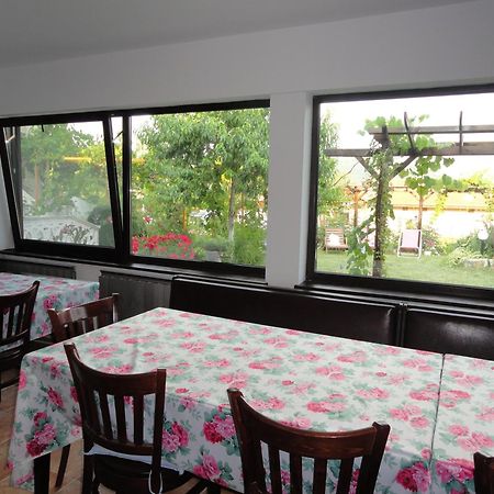 Family Hotel Belvedere Dulgopol ภายนอก รูปภาพ