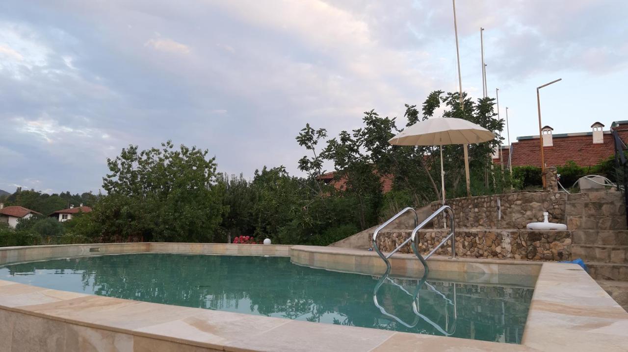 Family Hotel Belvedere Dulgopol ภายนอก รูปภาพ
