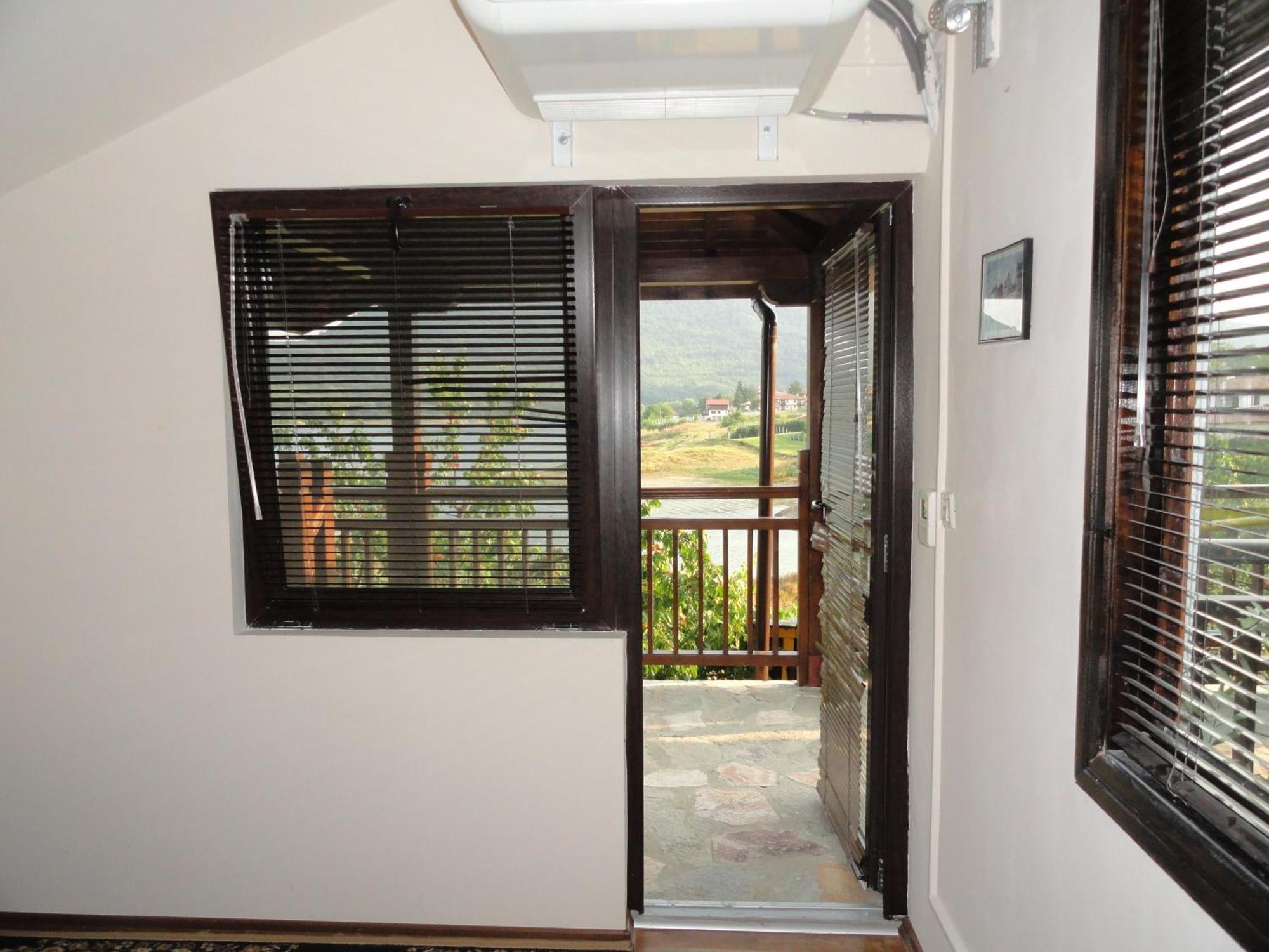 Family Hotel Belvedere Dulgopol ภายนอก รูปภาพ