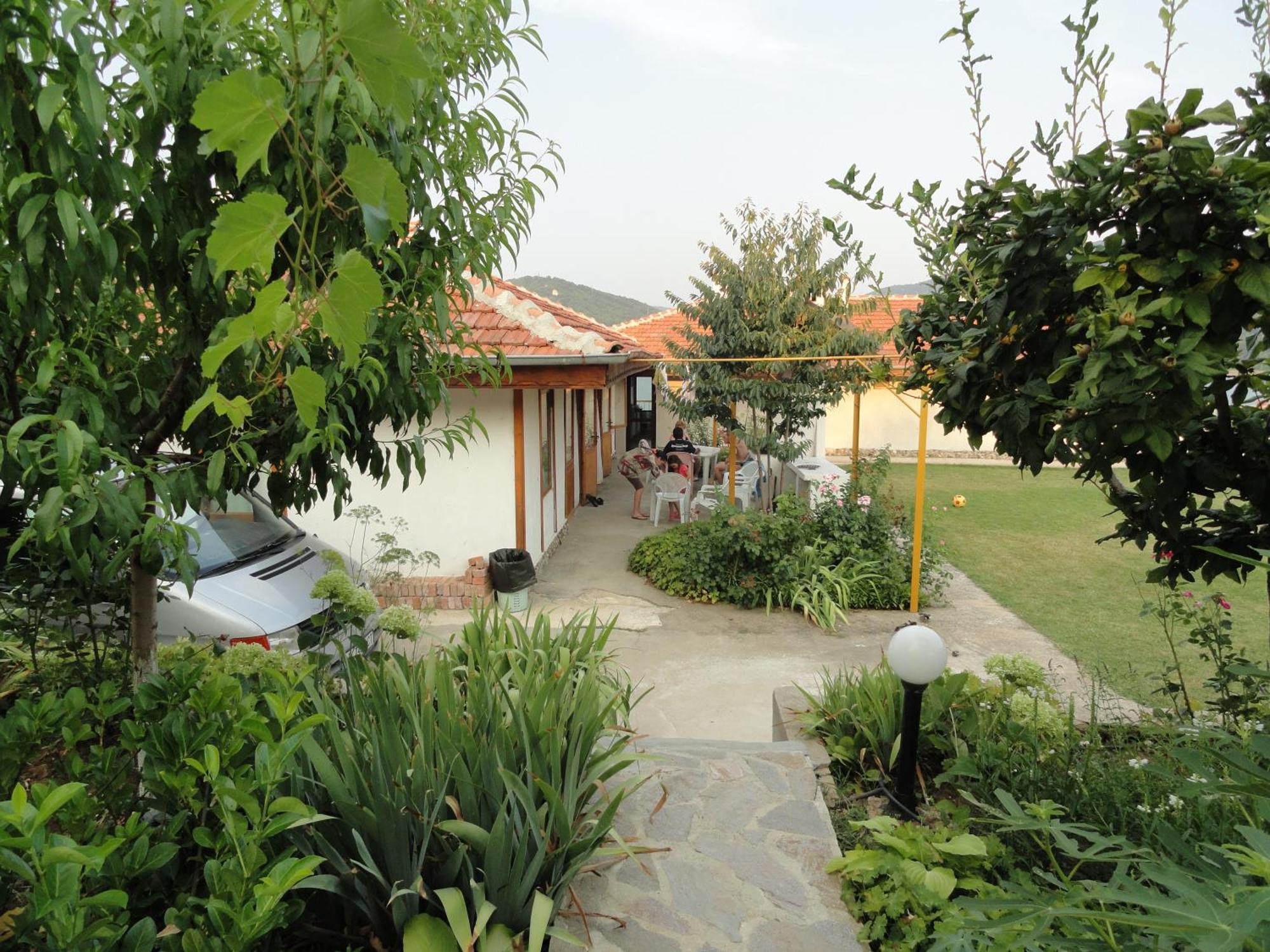 Family Hotel Belvedere Dulgopol ภายนอก รูปภาพ
