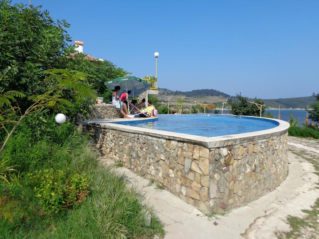 Family Hotel Belvedere Dulgopol ภายนอก รูปภาพ