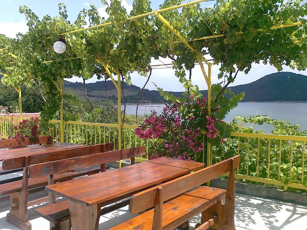 Family Hotel Belvedere Dulgopol ภายนอก รูปภาพ