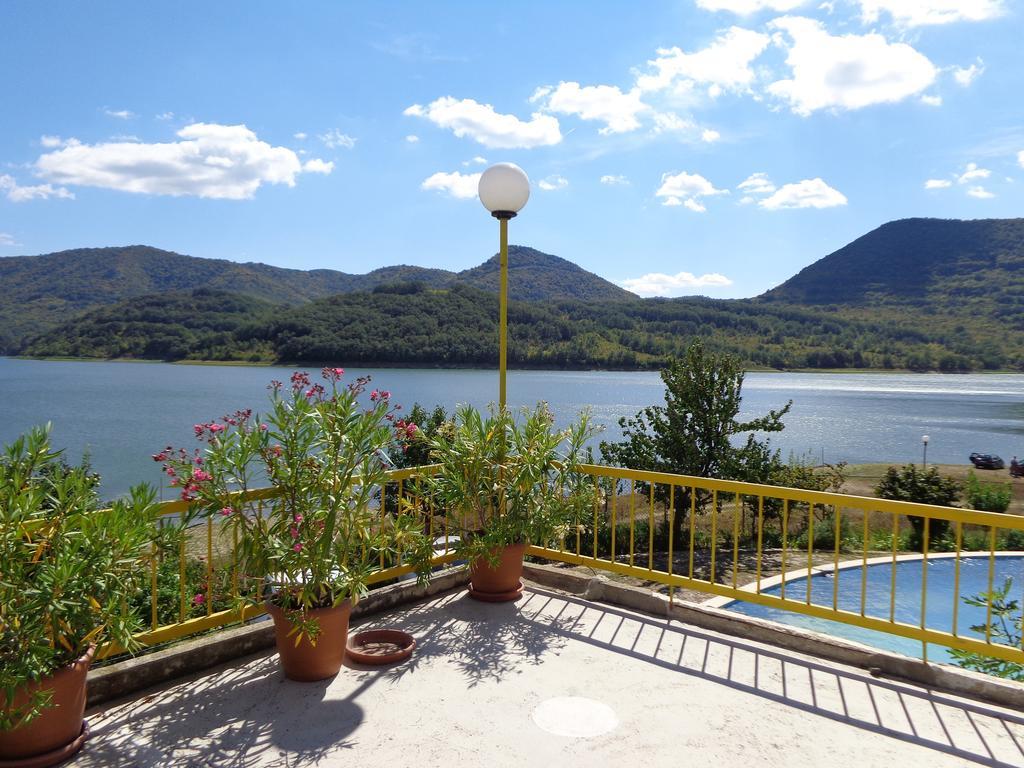 Family Hotel Belvedere Dulgopol ภายนอก รูปภาพ