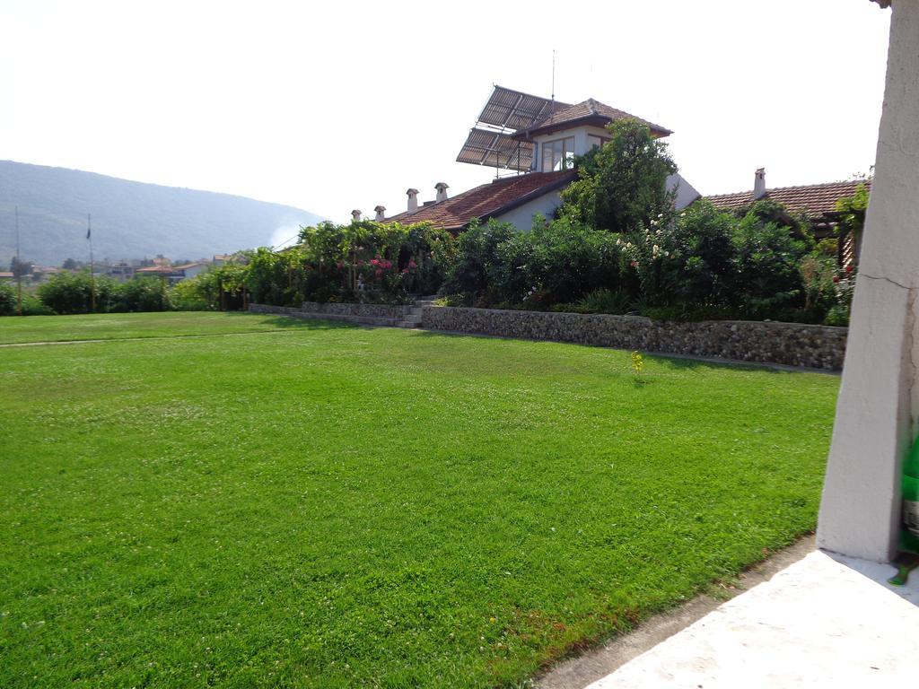 Family Hotel Belvedere Dulgopol ภายนอก รูปภาพ