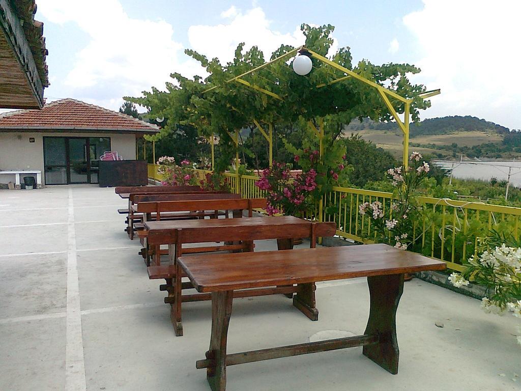 Family Hotel Belvedere Dulgopol ภายนอก รูปภาพ