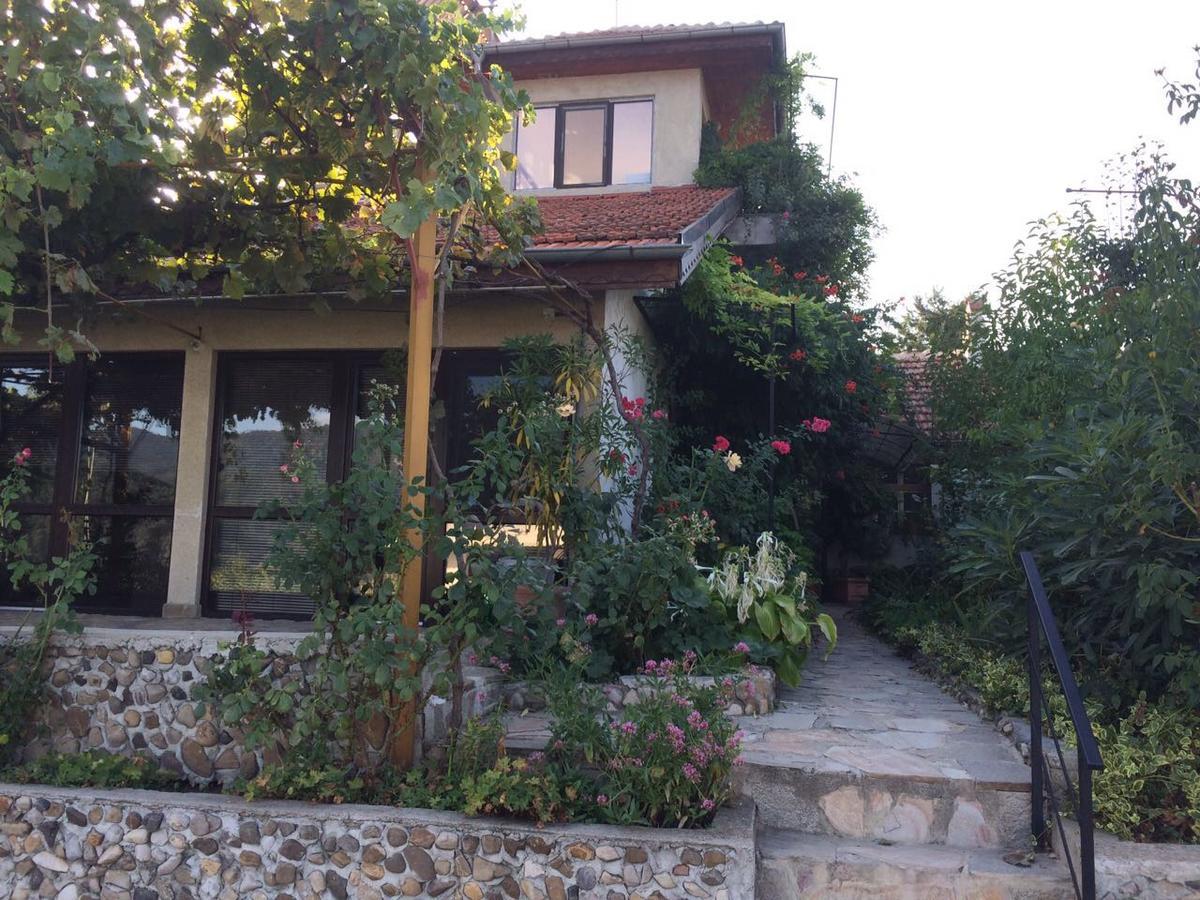 Family Hotel Belvedere Dulgopol ภายนอก รูปภาพ