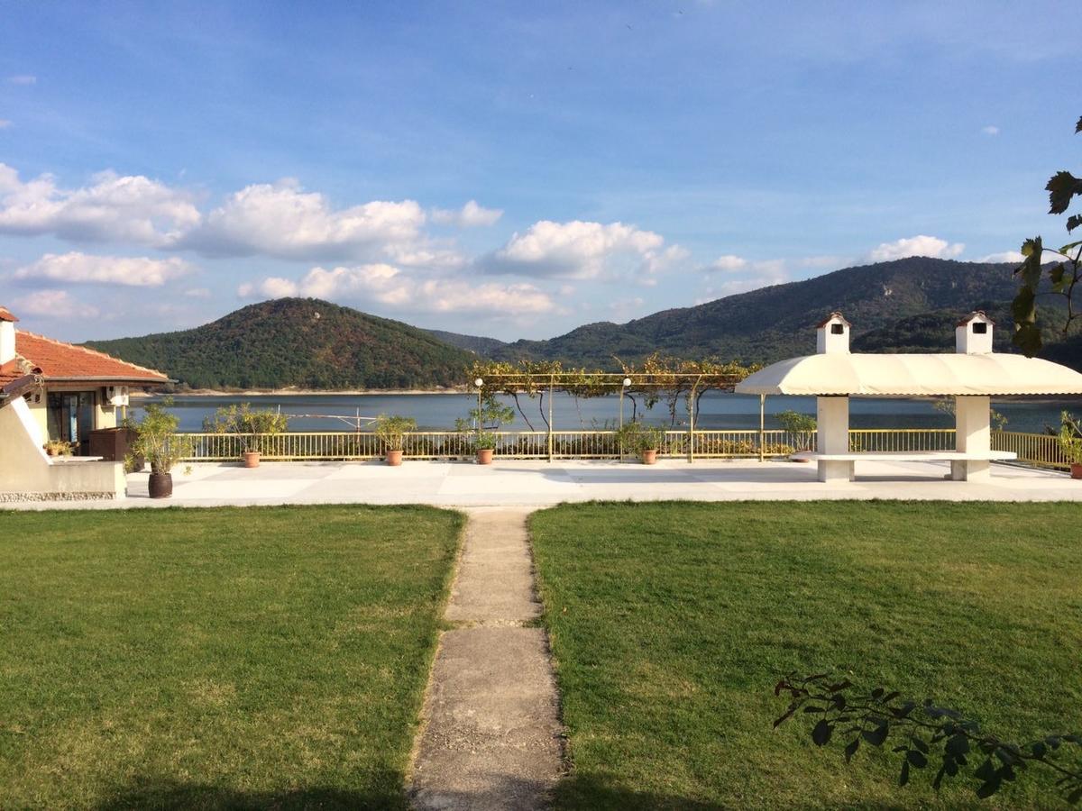 Family Hotel Belvedere Dulgopol ภายนอก รูปภาพ