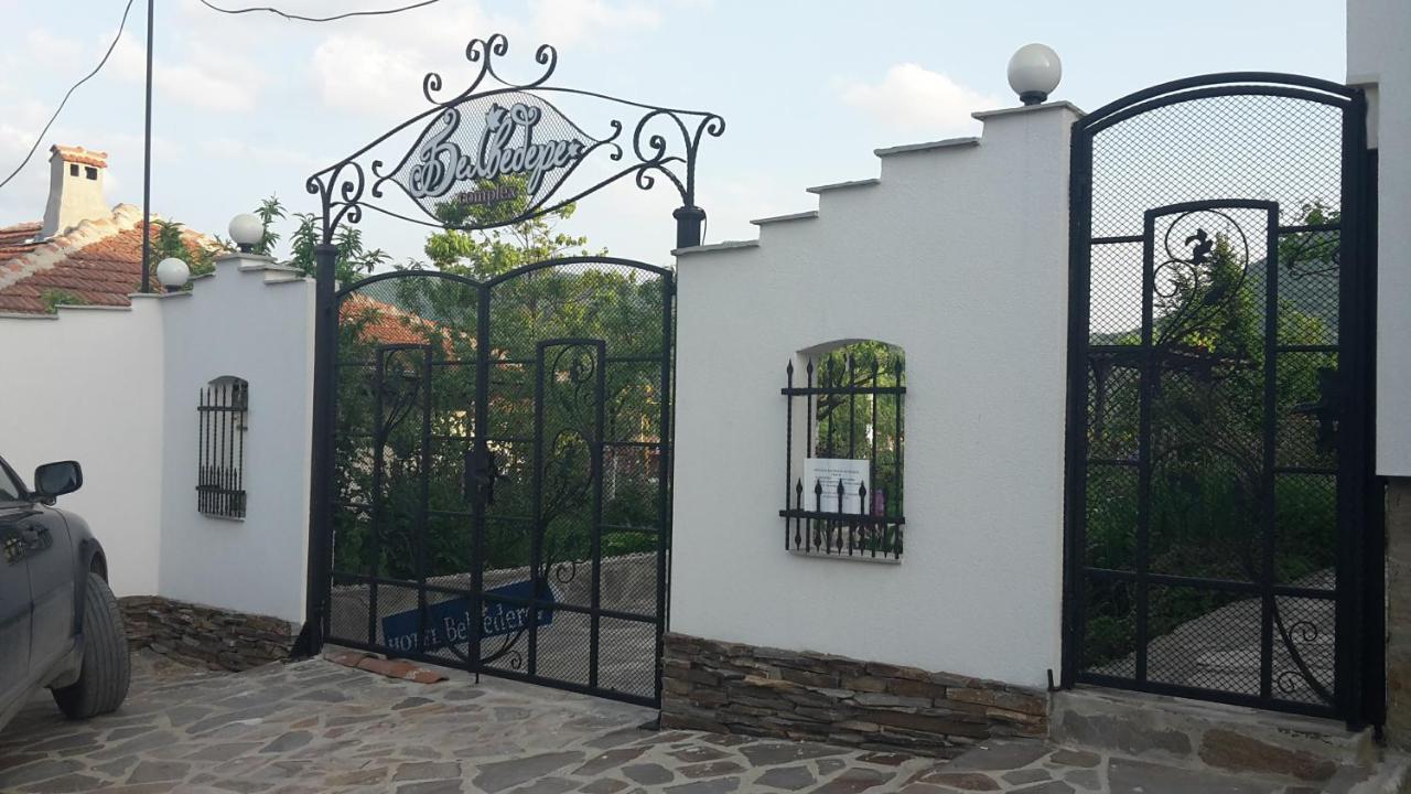 Family Hotel Belvedere Dulgopol ภายนอก รูปภาพ