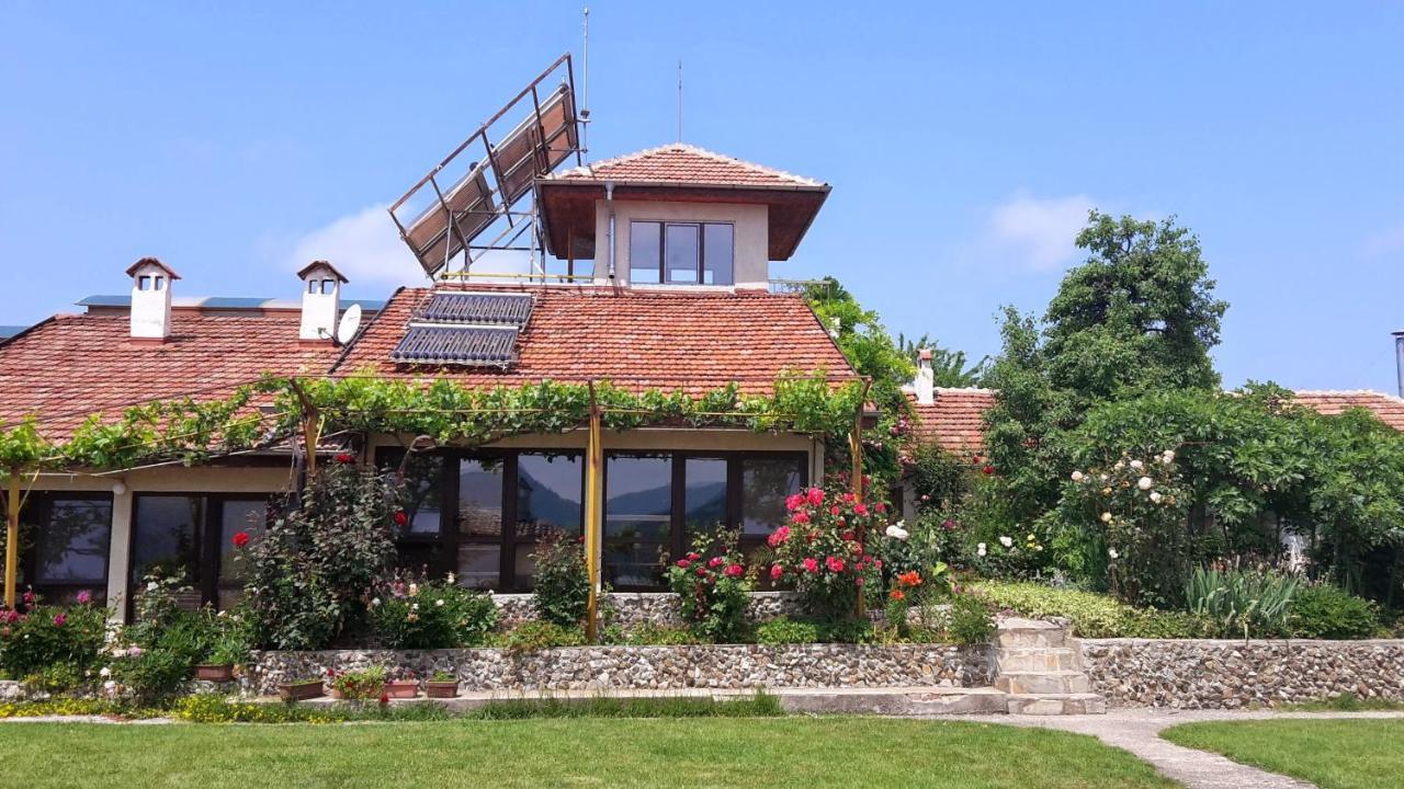 Family Hotel Belvedere Dulgopol ภายนอก รูปภาพ